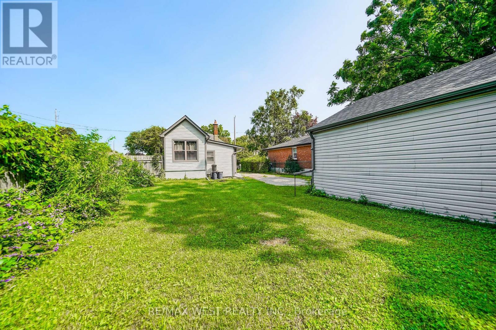 489 DEAN AVENUE - 8