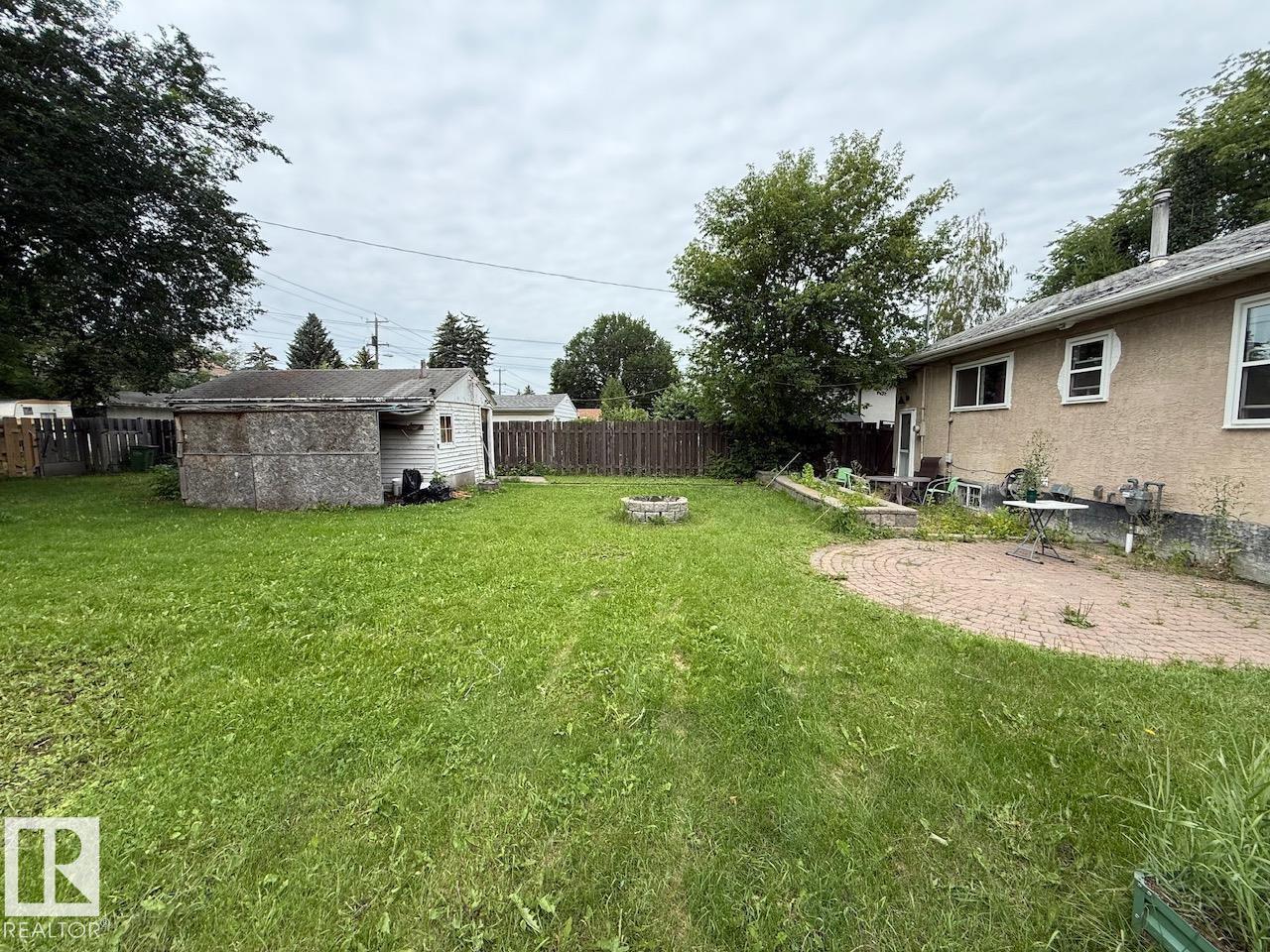 7607 83 AV NW - 14