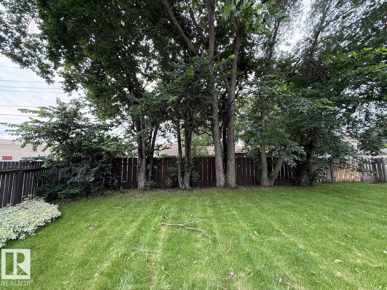 7607 83 AV NW - 17