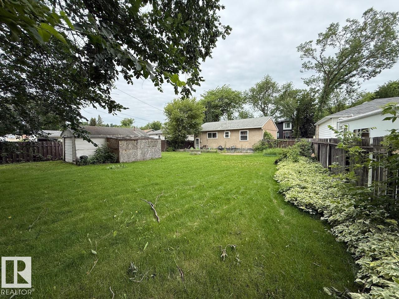 7607 83 AV NW - 18
