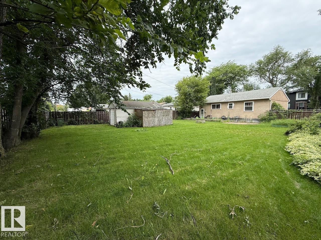 7607 83 AV NW - 19