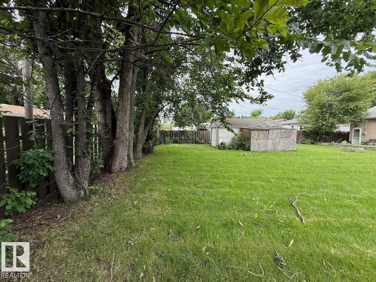 7607 83 AV NW - 20