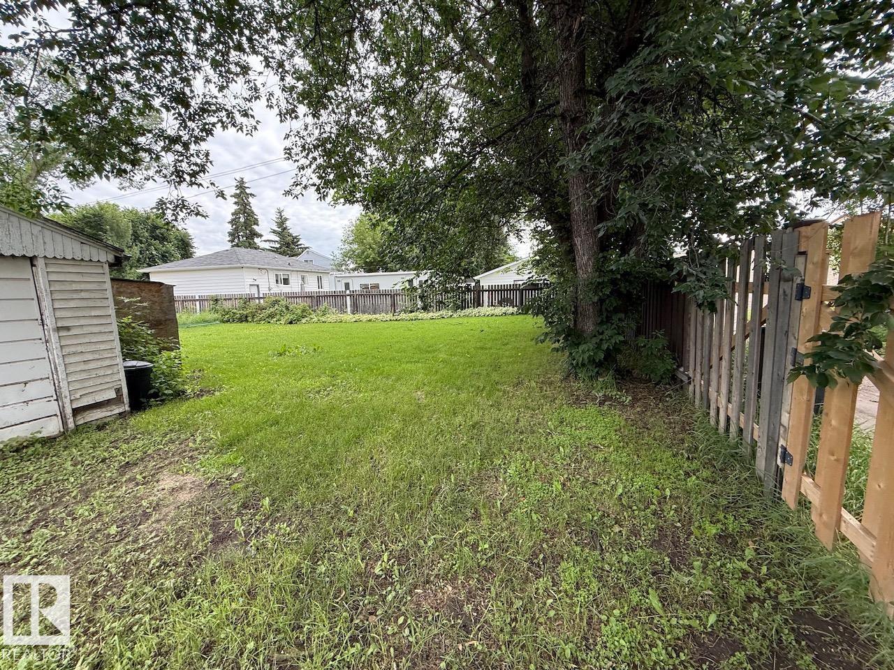 7607 83 AV NW - Image 23