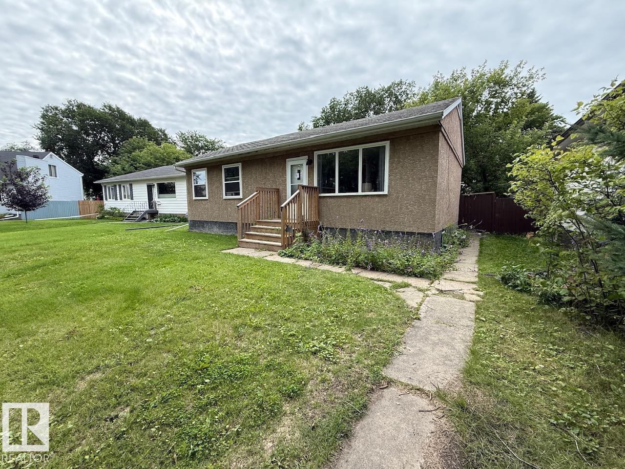 7607 83 AV NW - 3