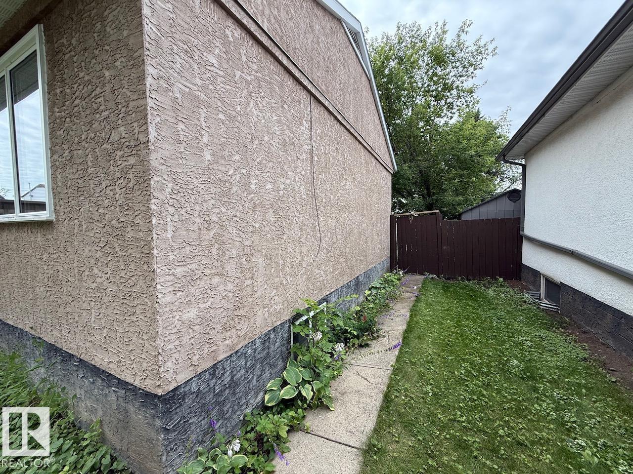 7607 83 AV NW - 4