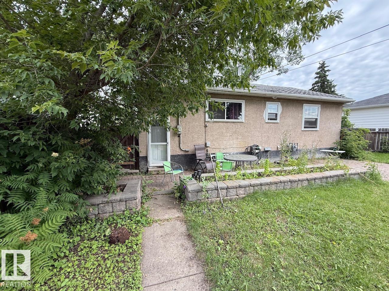 7607 83 AV NW - 6