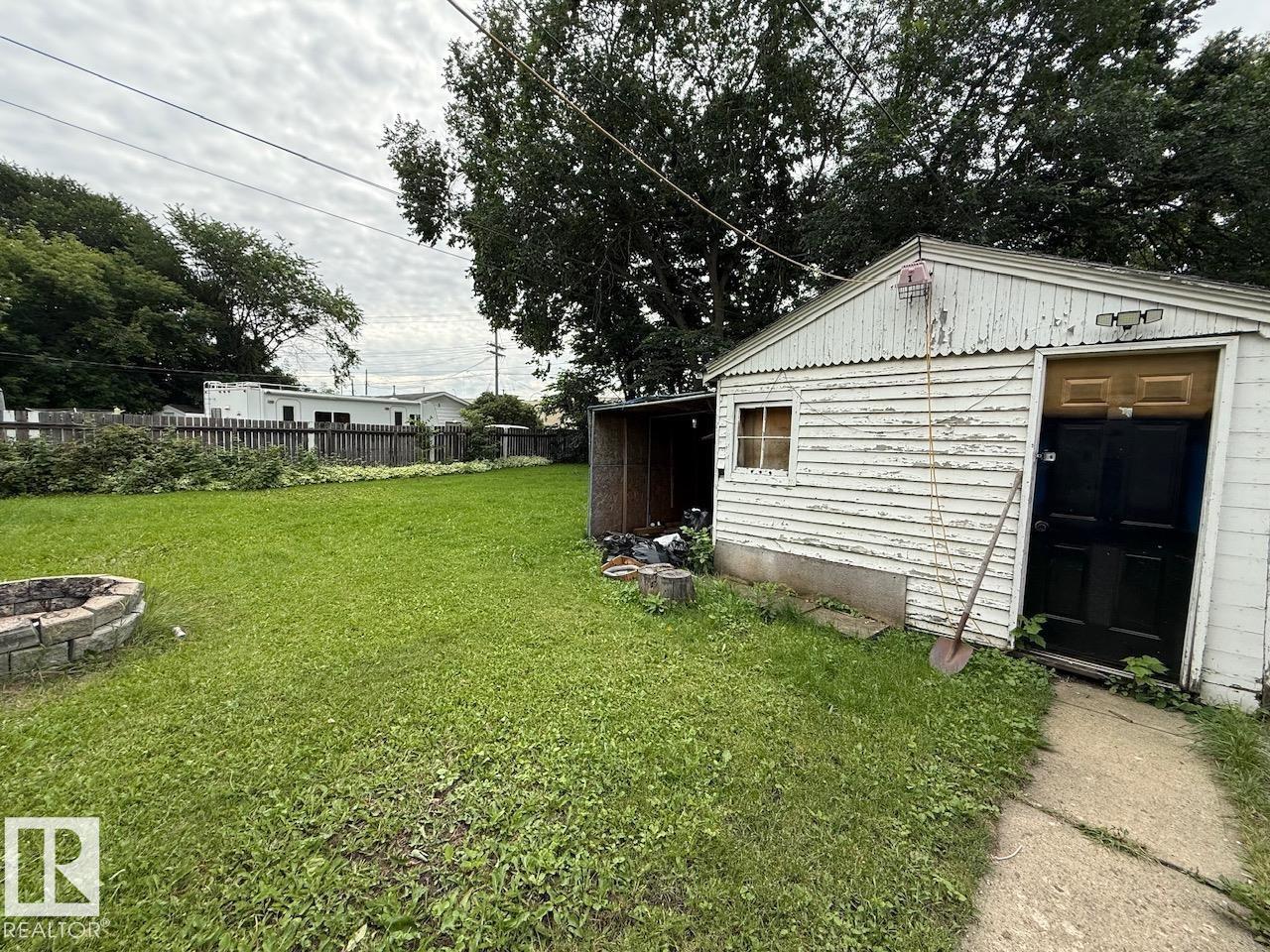 7607 83 AV NW - Image 9