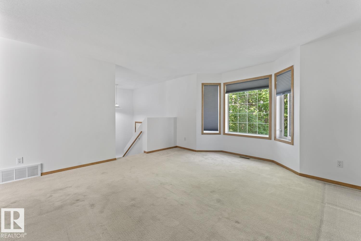 4813 45 ST - 10