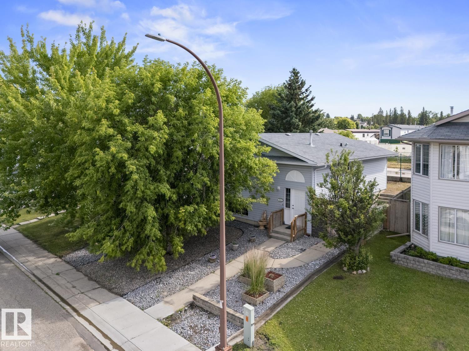 4813 45 ST - 24