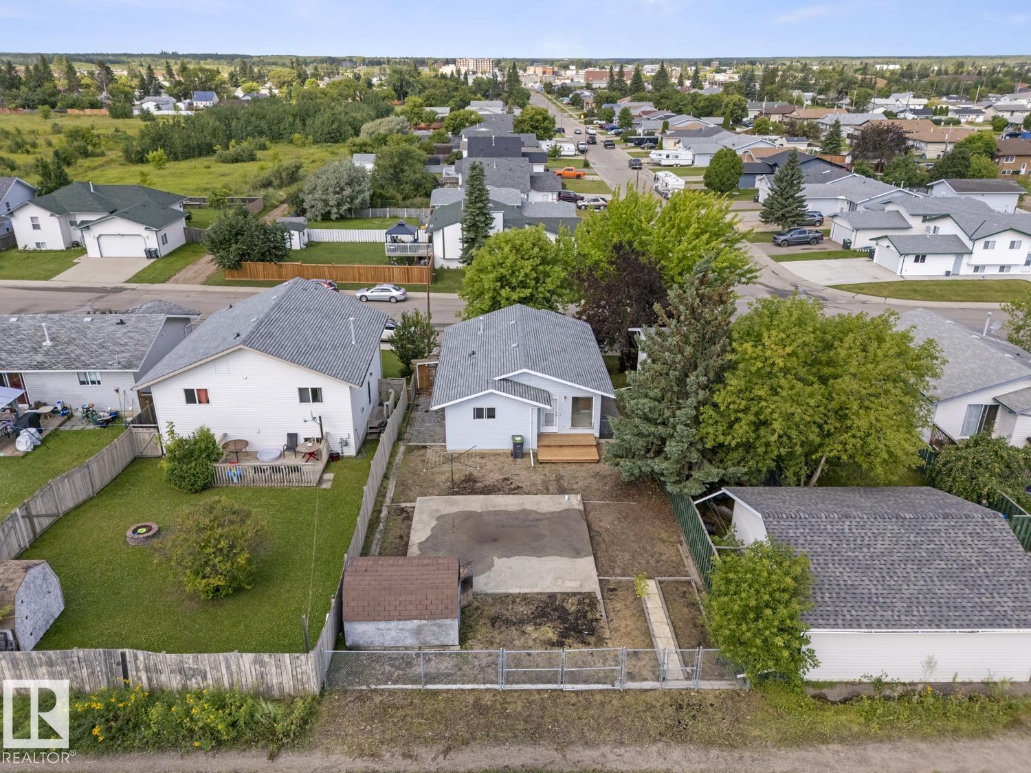 4813 45 ST - 28
