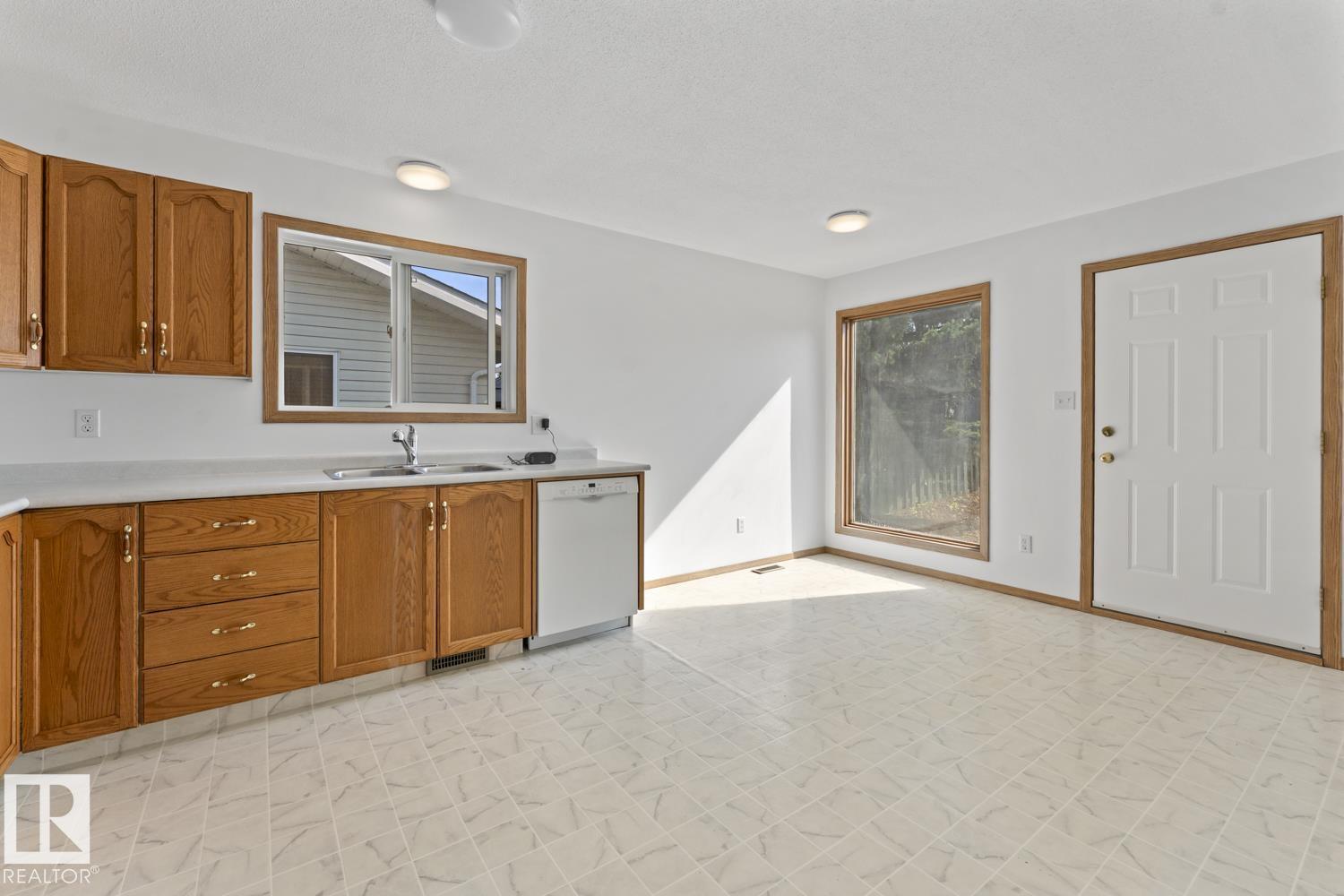 4813 45 ST - 4