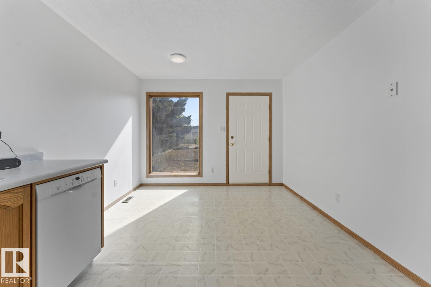 4813 45 ST - 7