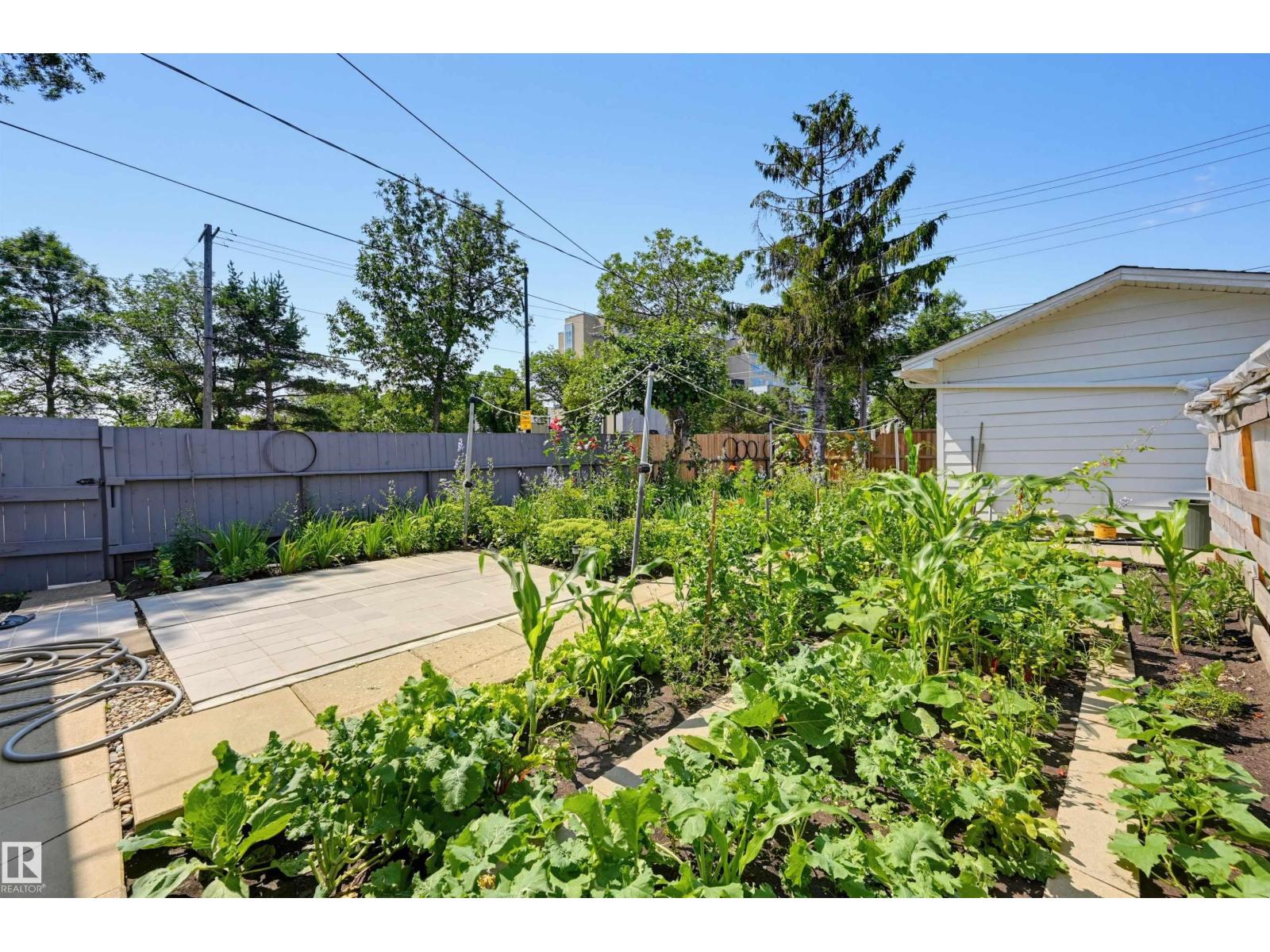 11502 127 ST NW - 31