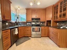 568 Queen Street W, Virden, MB R0M2C0 Photo 12