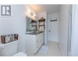 2 Hook Court, Barrie, ON L4N7H7 Photo 29