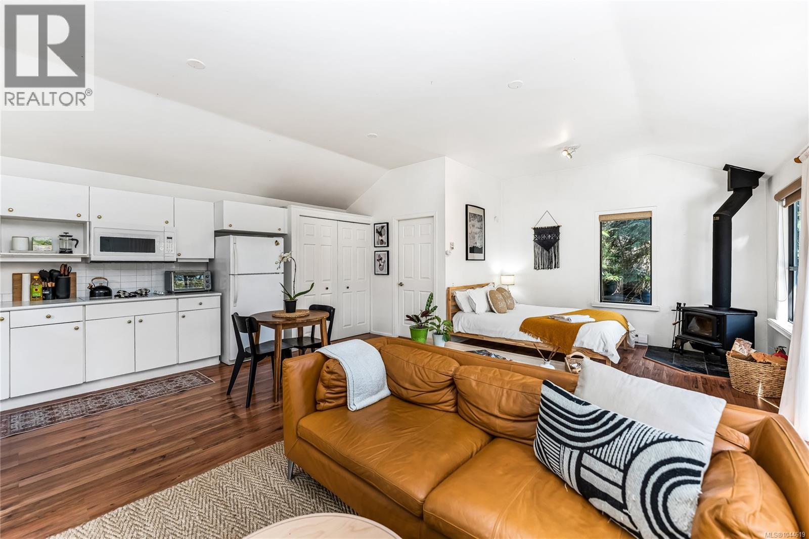2083 North End Rd - 54