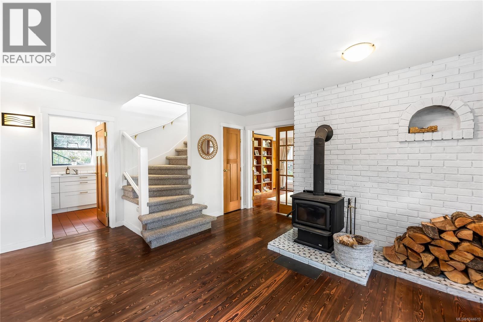 2083 North End Rd - 7