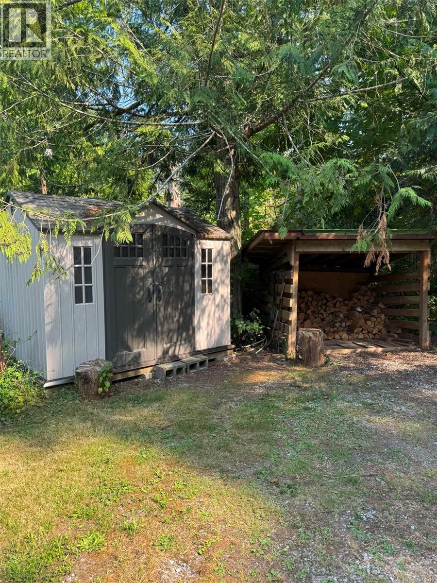 2083 North End Rd - 70