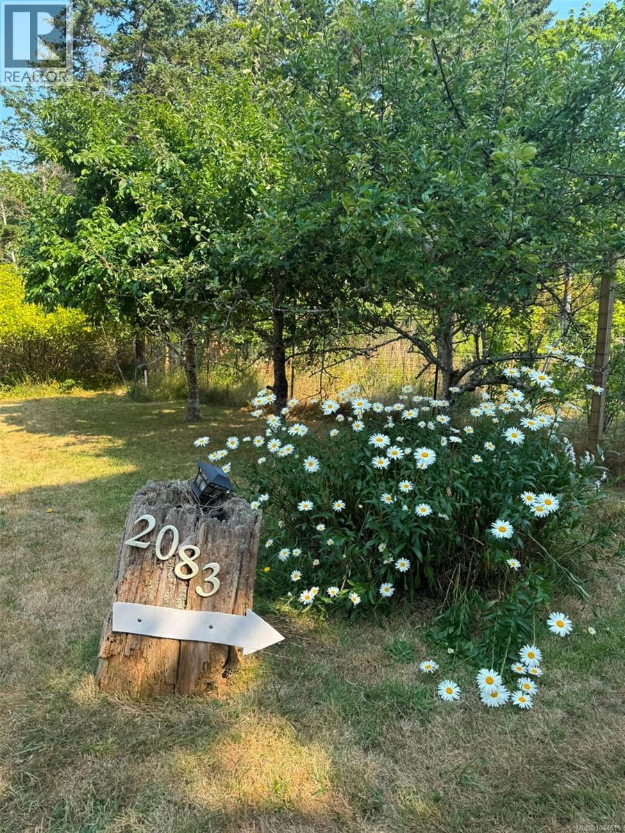 2083 North End Rd - 71