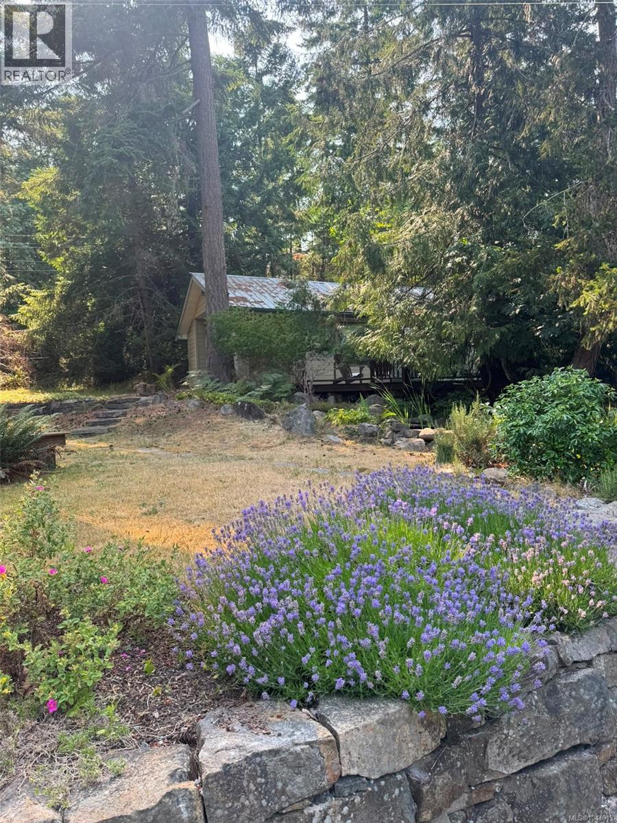 2083 North End Rd - 72
