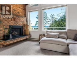 Primary Bedroom - 2083 North End Rd, Salt Spring, BC V8K1E1 Photo 13