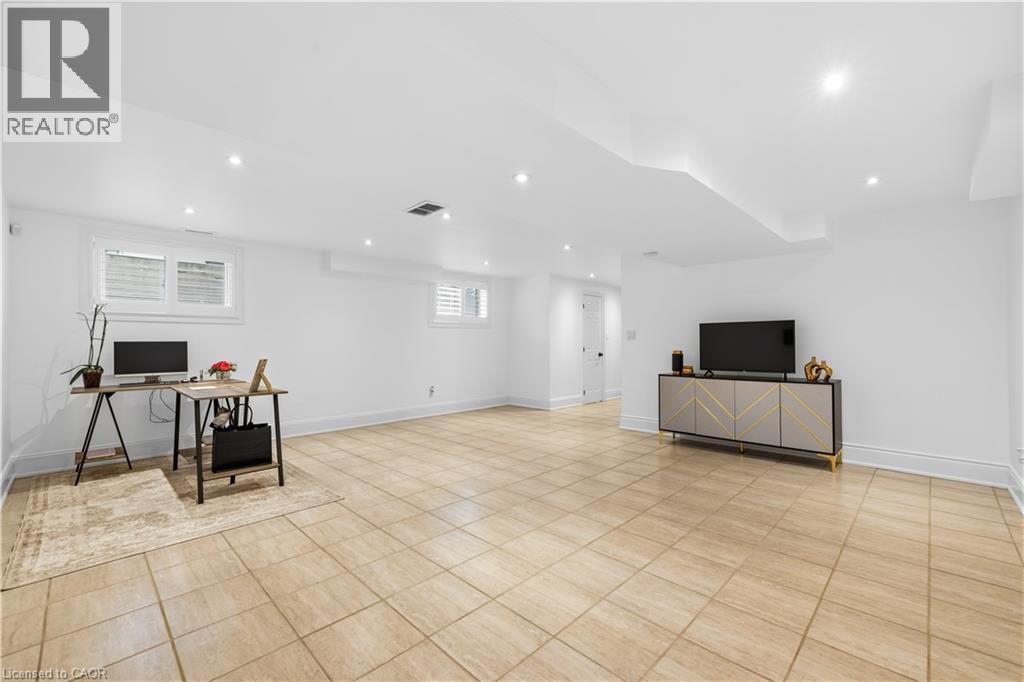 199 HUNTER Street W - 35