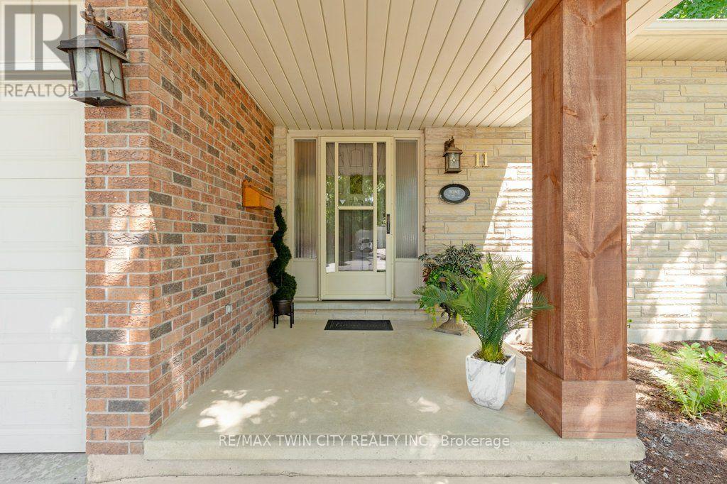 11 GREY OWL DRIVE — photo 3