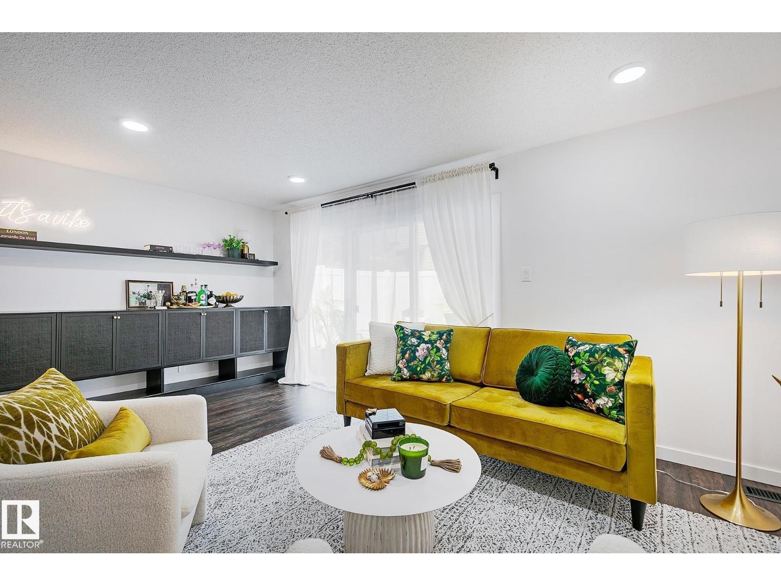 19F MEADOWLARK VG NW, West Meadowlark Park, Edmonton photo 2