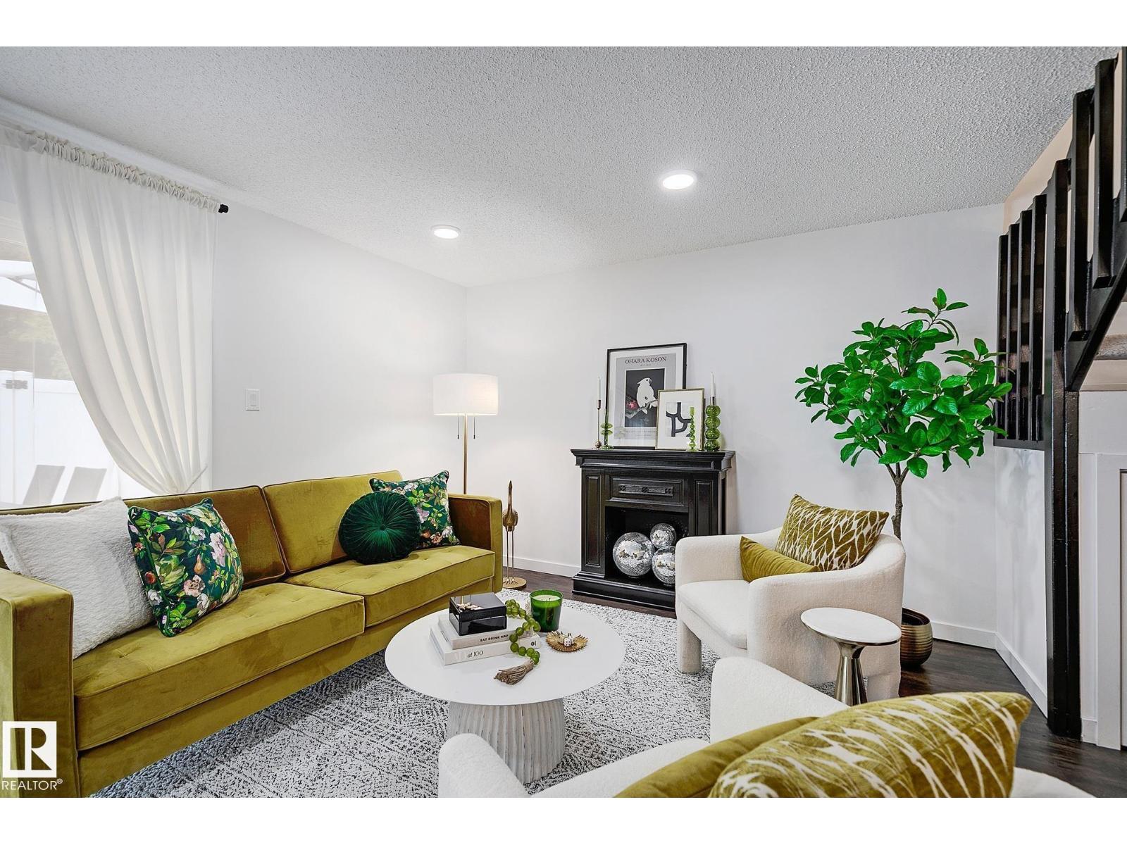 19F MEADOWLARK VG NW, West Meadowlark Park, Edmonton photo 3