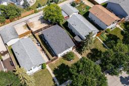 251 Rougeau Avenue, Winnipeg, MB R2C3Z9 Photo 9