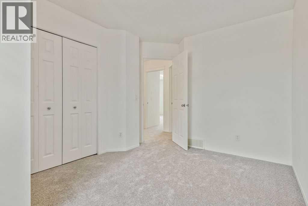 280 Panora Close NW - 25