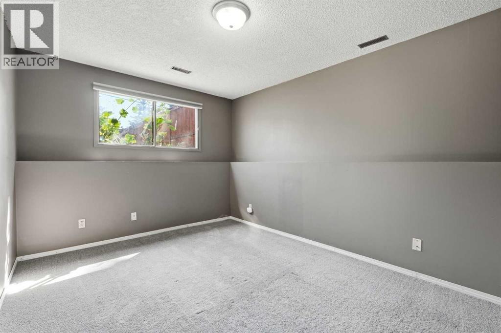 7343 36 Avenue NW - 21
