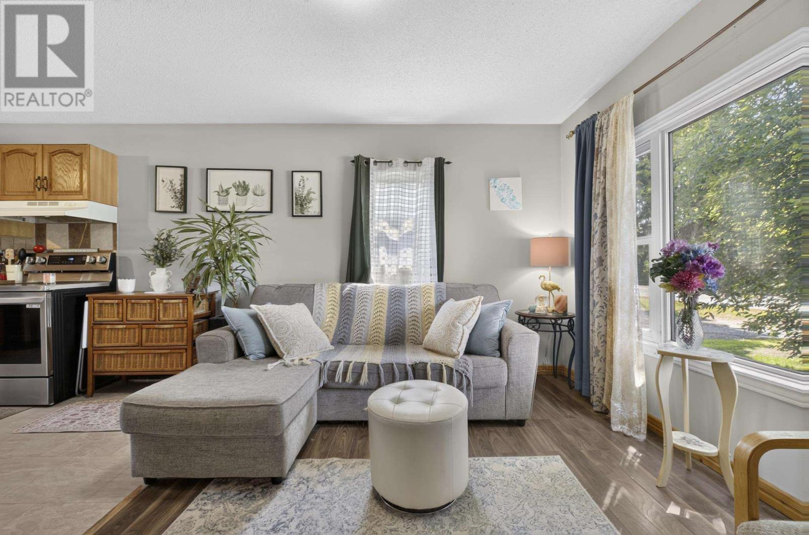 112 Vivian AVE - 10