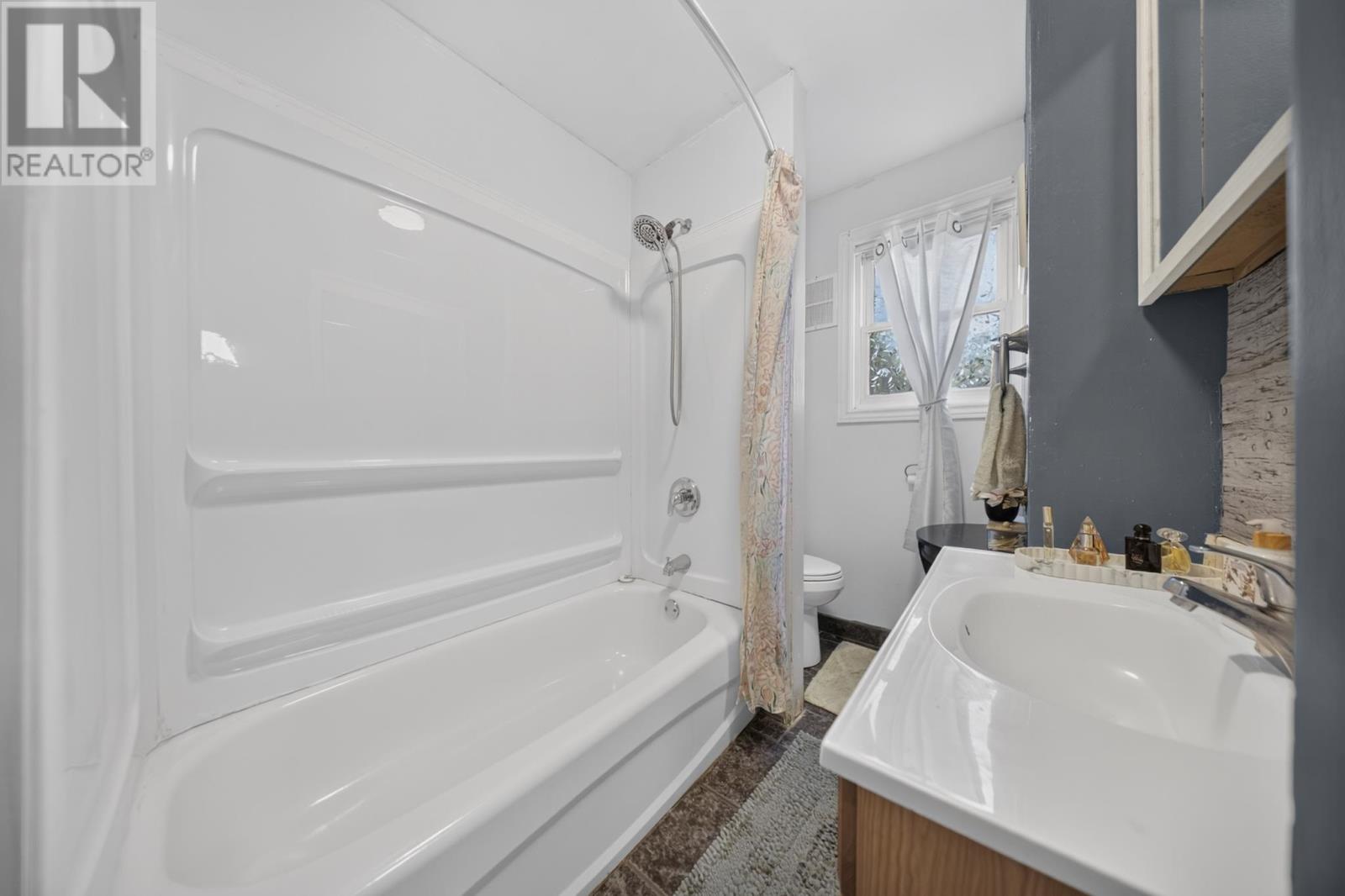 112 Vivian AVE - 22