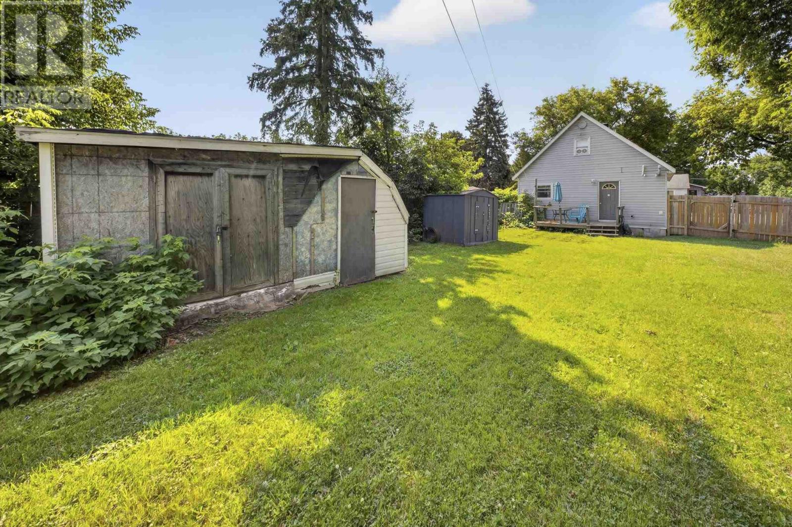 112 Vivian AVE - 24