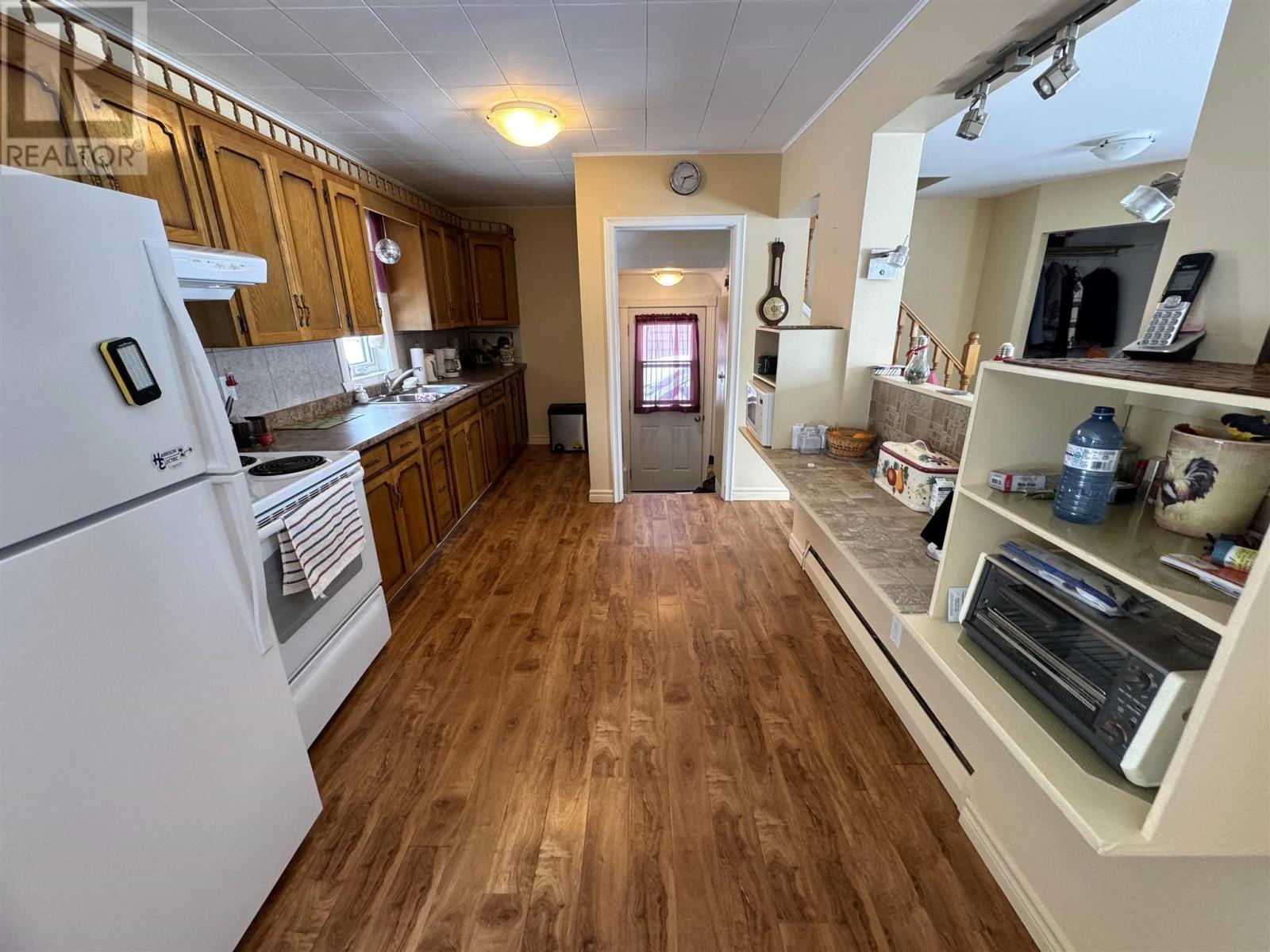 70 Roman AVE - 16