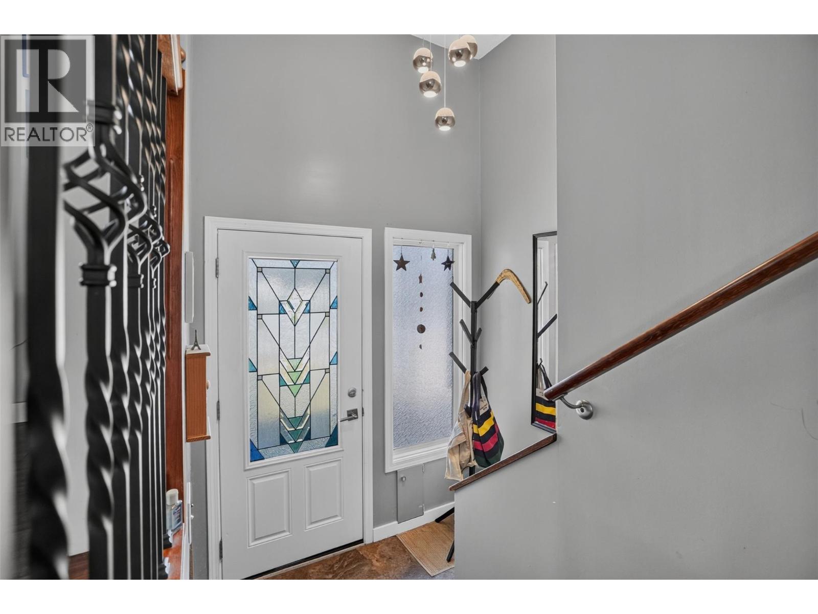 3955 Woodland Drive, Trail — photo 3