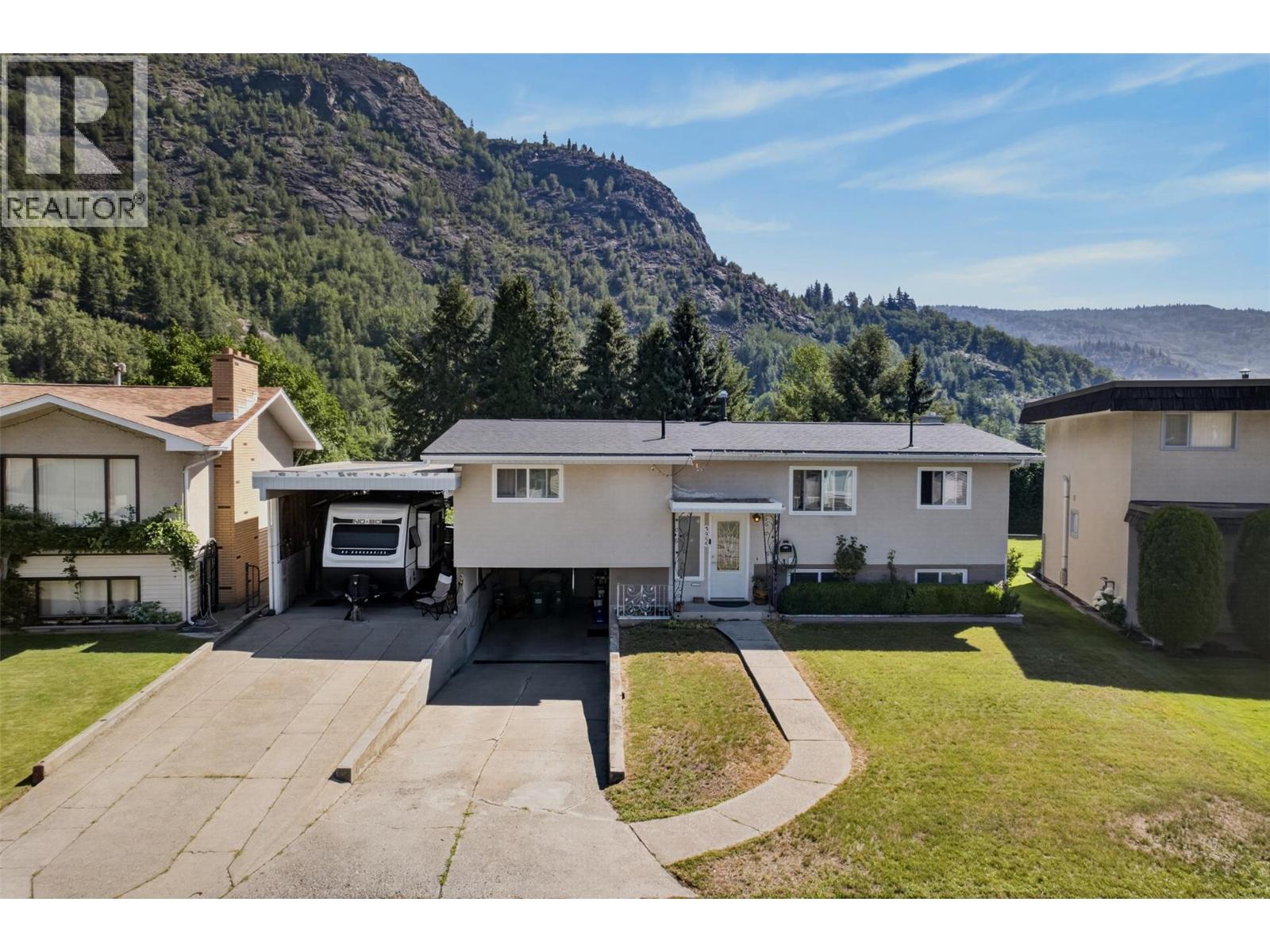 3955 Woodland Drive