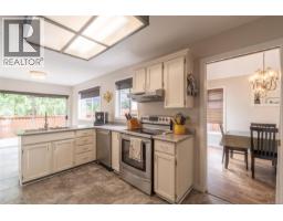 Dining room - 108 River Rd, Lake Cowichan, BC V0R2G0 Photo 11