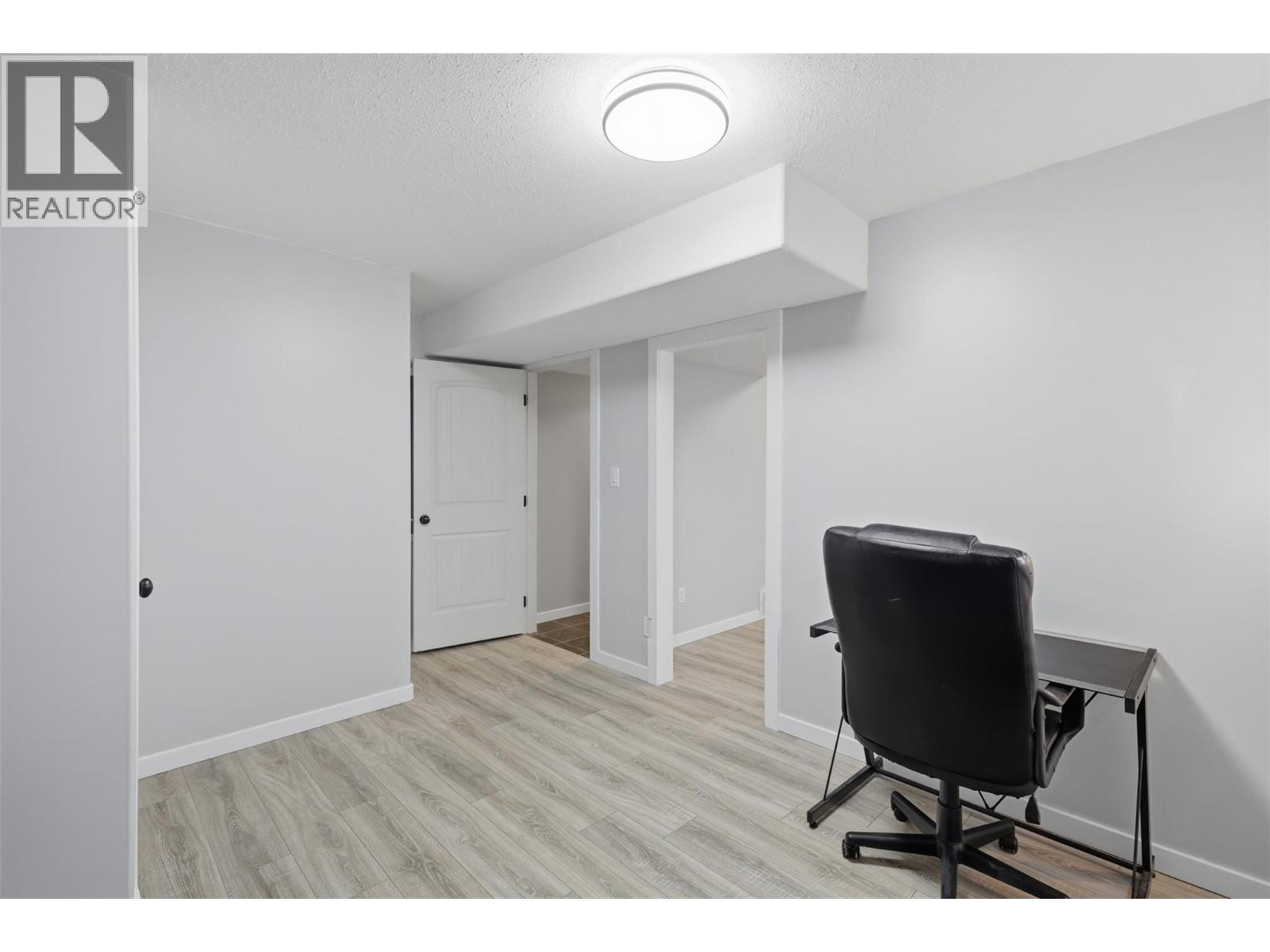 404 SUN RIVERS Drive W - 43