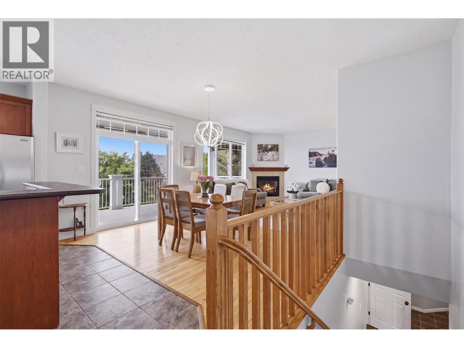 404 SUN RIVERS Drive W - 25