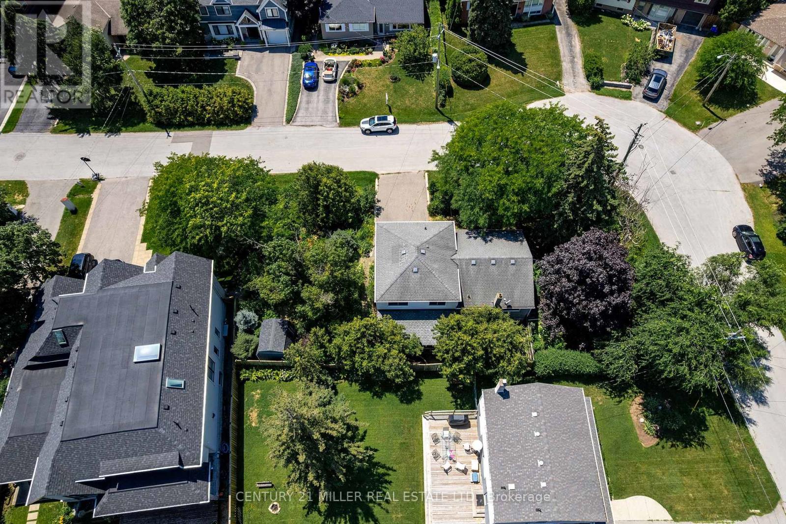 557 TRAFFORD CRESCENT - 21