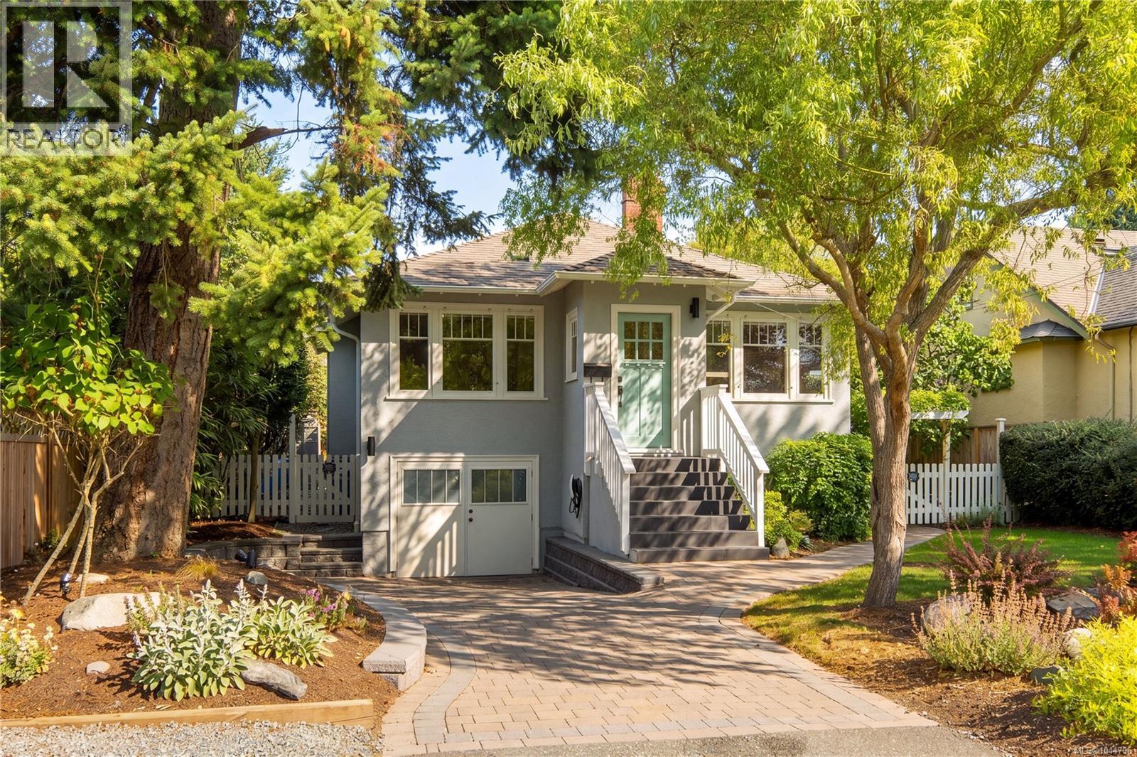 2168 Bartlett Ave - 1