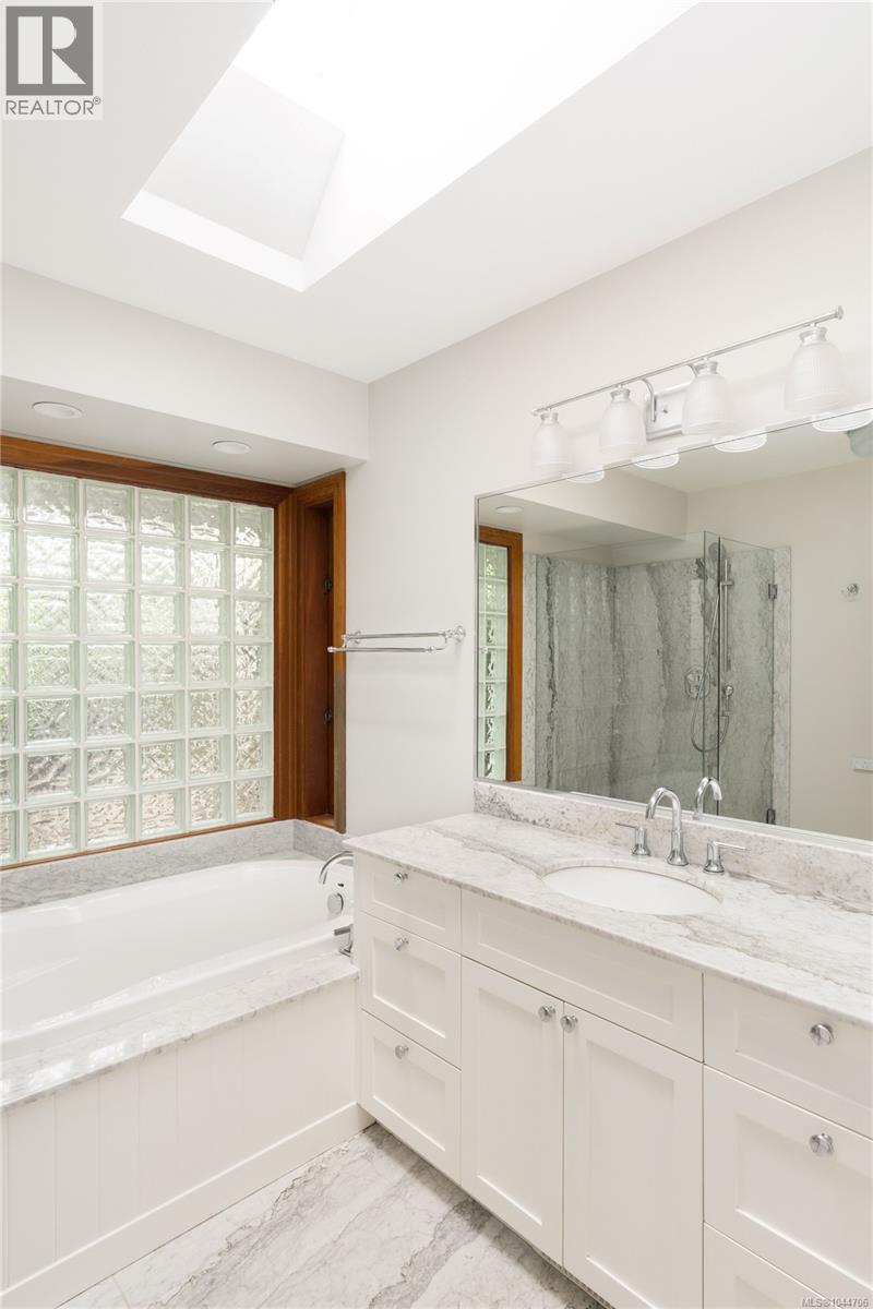 2168 Bartlett Ave - 18