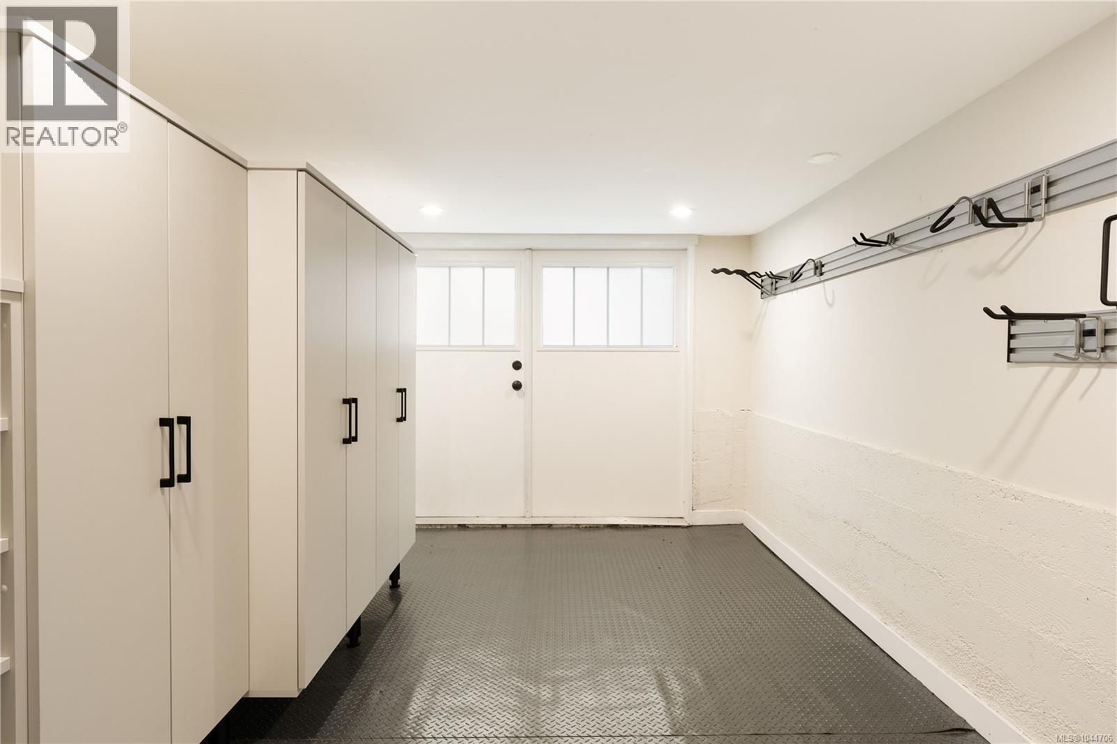 2168 Bartlett Ave - 27