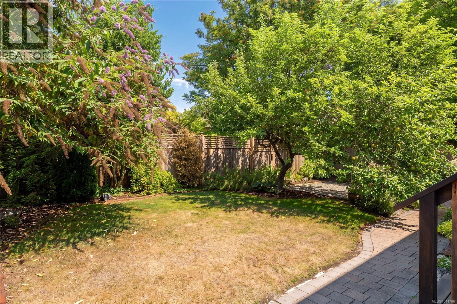 2168 Bartlett Ave - 28