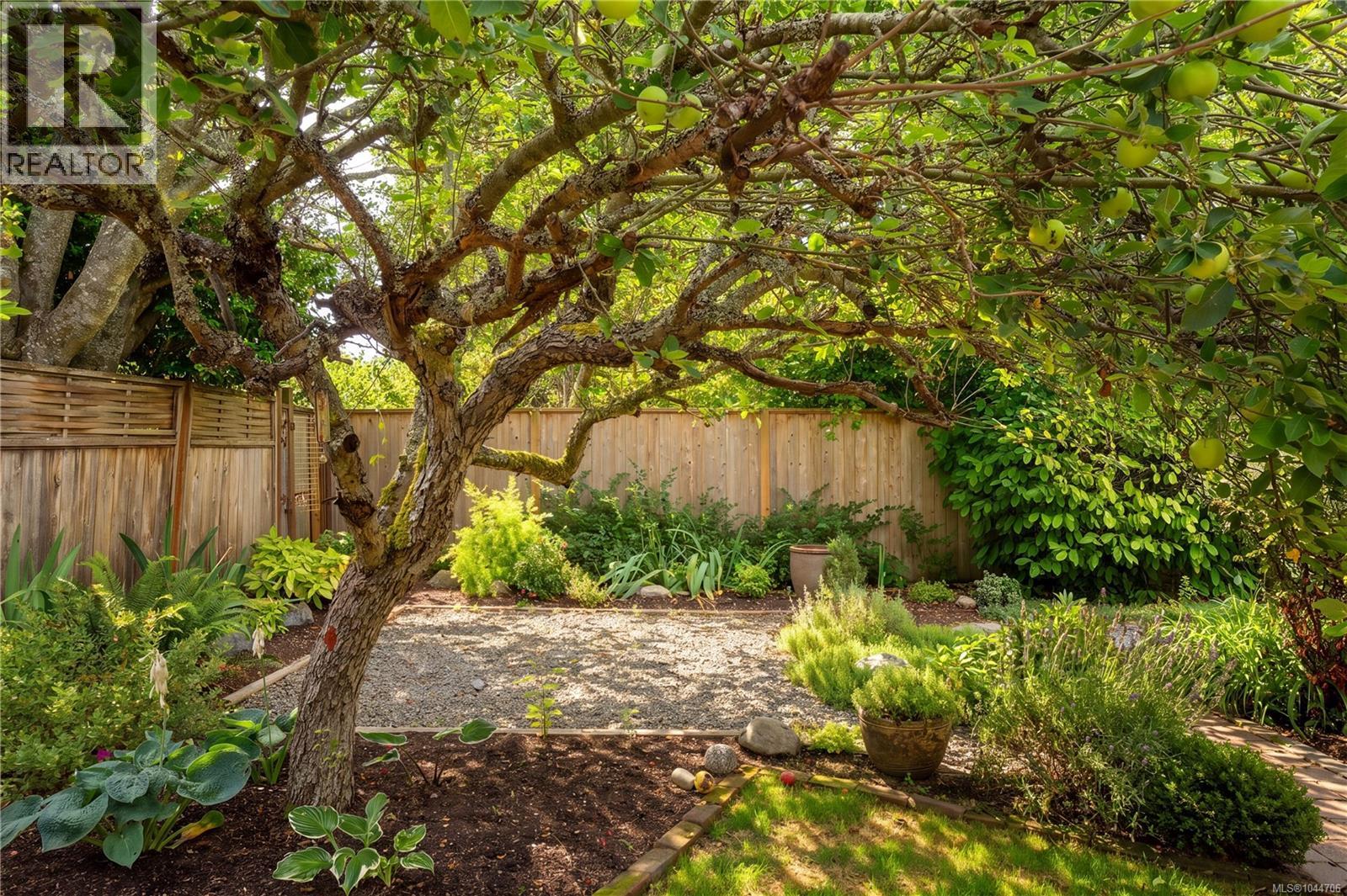 2168 Bartlett Ave - 29