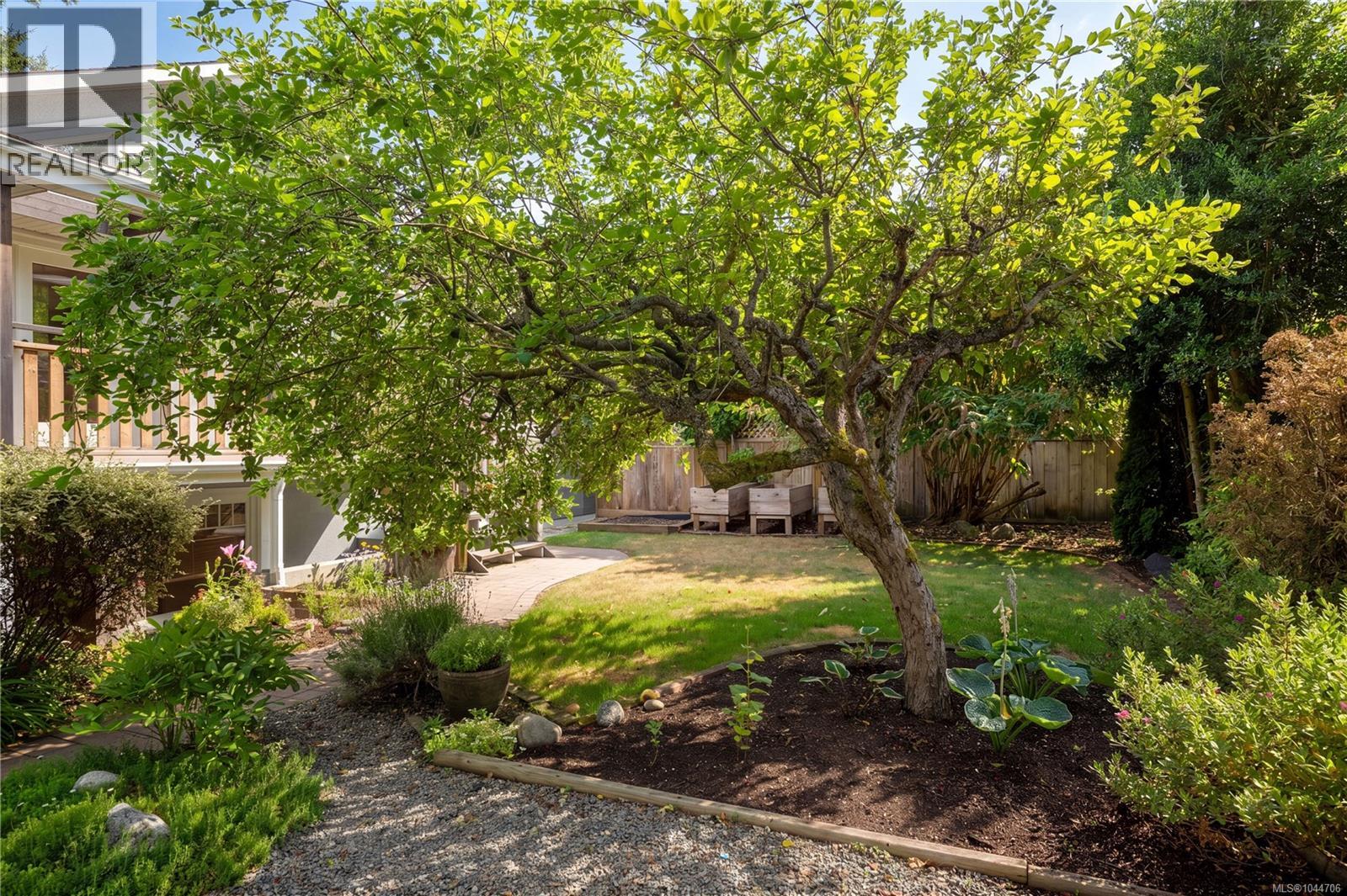 2168 Bartlett Ave - 30