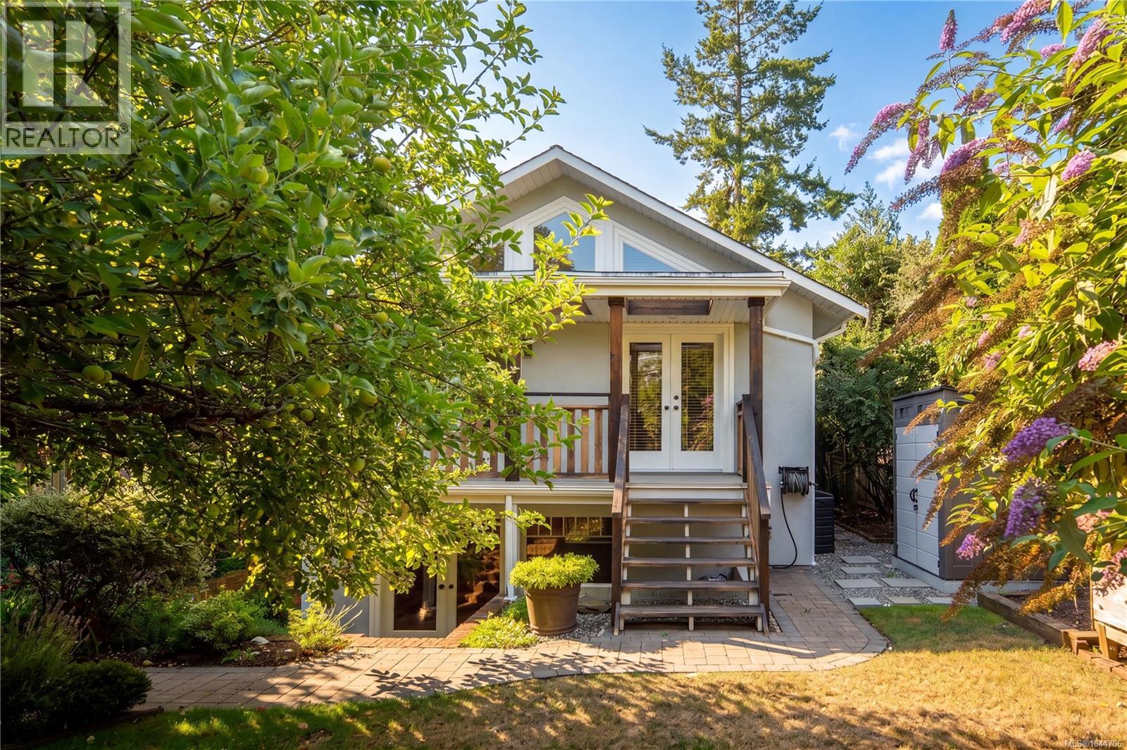 2168 Bartlett Ave - 32