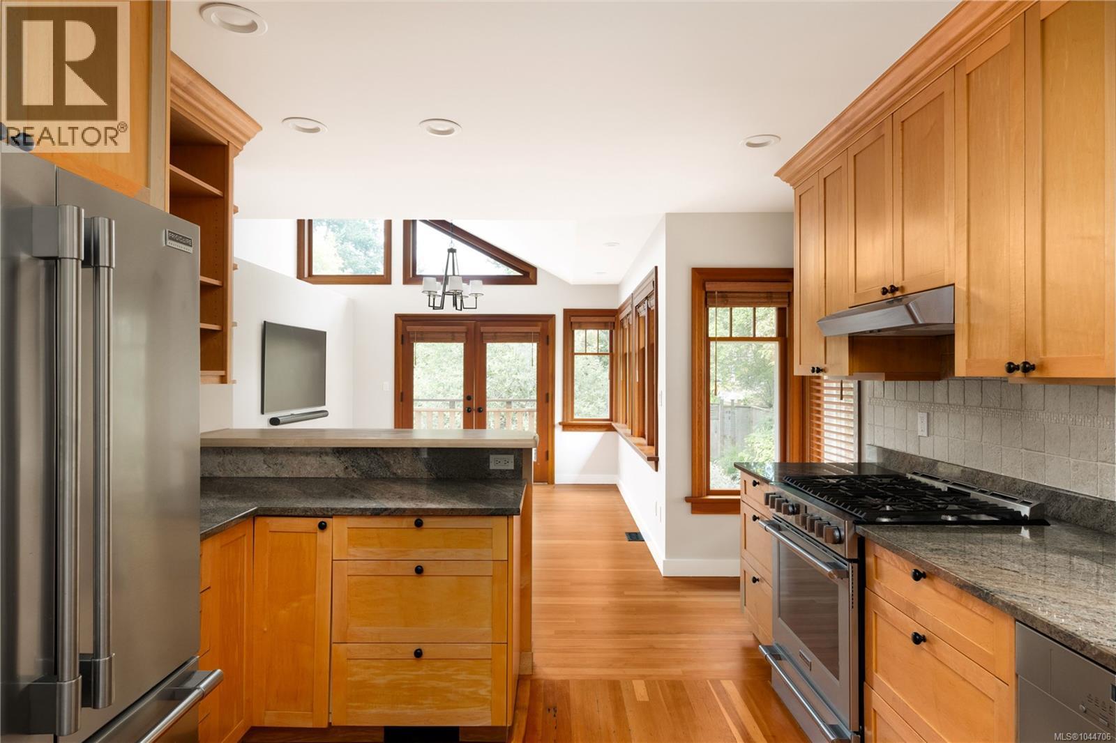 2168 Bartlett Ave - 5